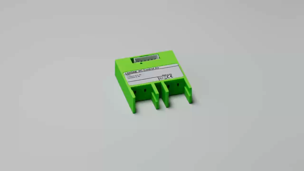 浅灰色台面上的绿色 AC Control Air 模块